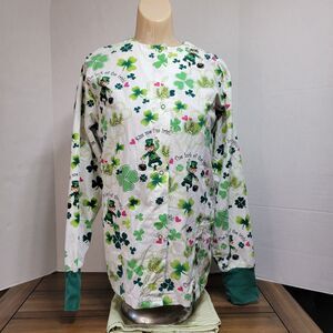 Uniform Advantage LS Scrub Jacket St. Patrick's Day "Kiss Me I'm Irish" Size XS